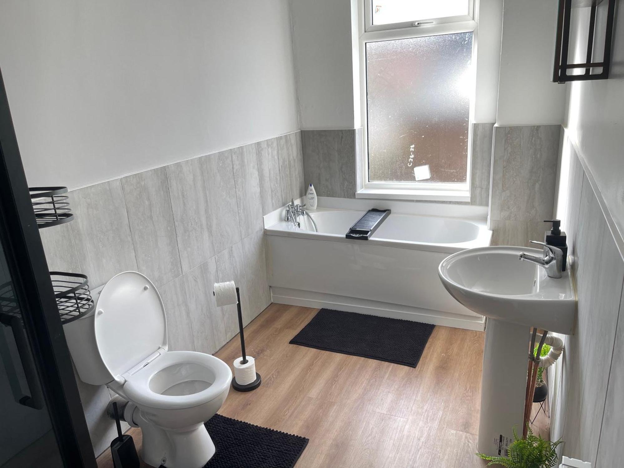 Hometel Digs Morden Comfy Home Can Sleep 11 Leicester Exterior foto