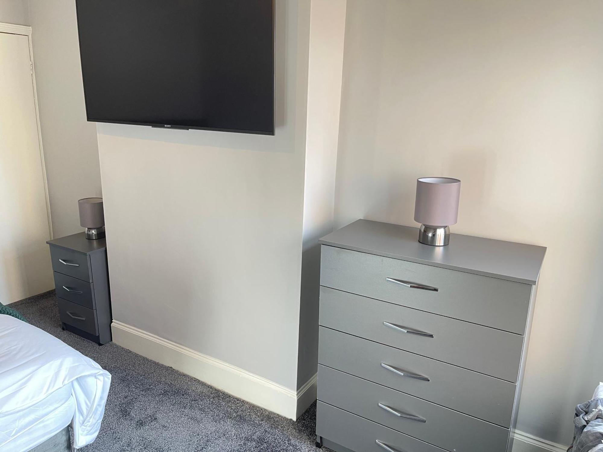 Hometel Digs Morden Comfy Home Can Sleep 11 Leicester Exterior foto