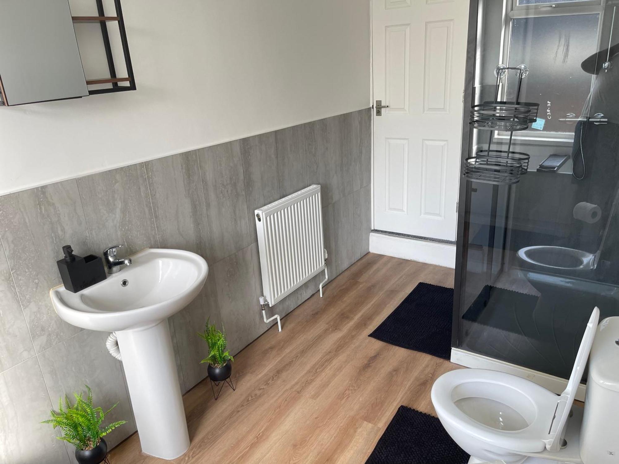 Hometel Digs Morden Comfy Home Can Sleep 11 Leicester Exterior foto